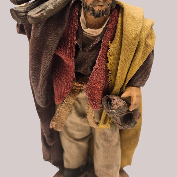 Beautiful, hand-crafted, 8-piece, fabric mache nativity scene - Picture 3 of 8